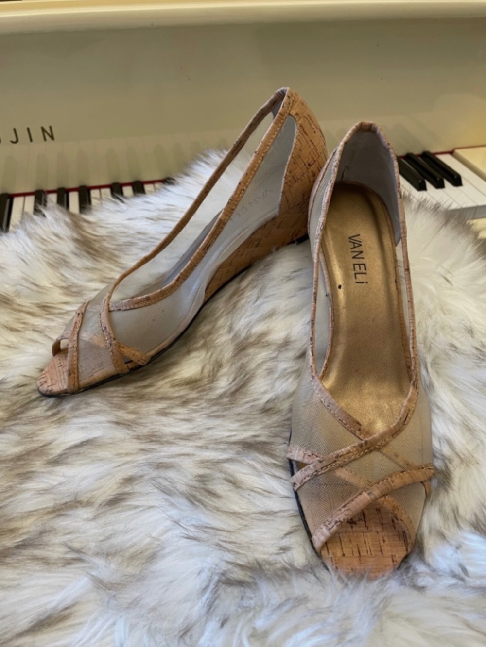 Vaneli Cork Open-Toe Wedges – Size 8.5S 🤎